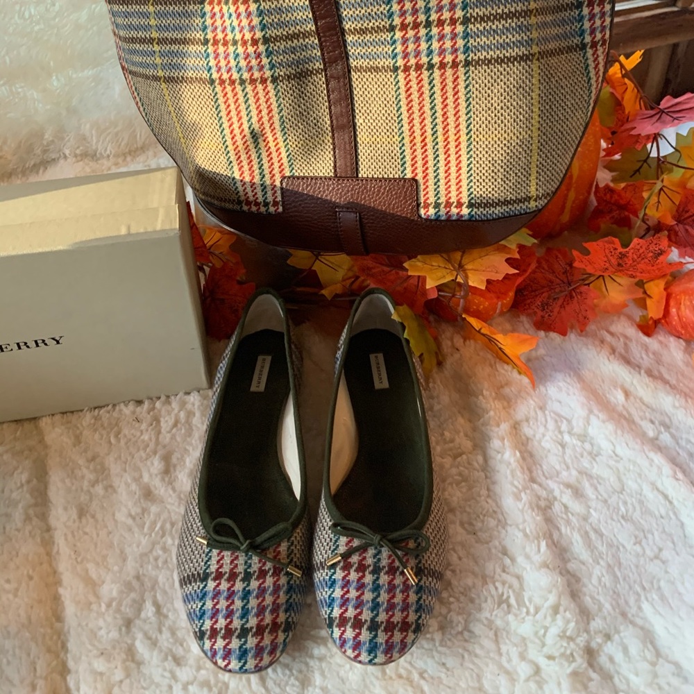 Burberry Wool check flats